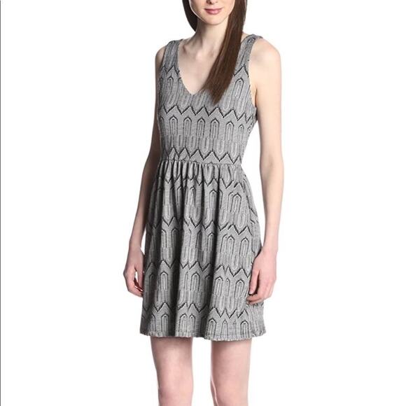 Lucky Brand Women’s Patterned Fit & Flare Dress V-Neck Sleeveless Lined Small - Picture 1 of 9